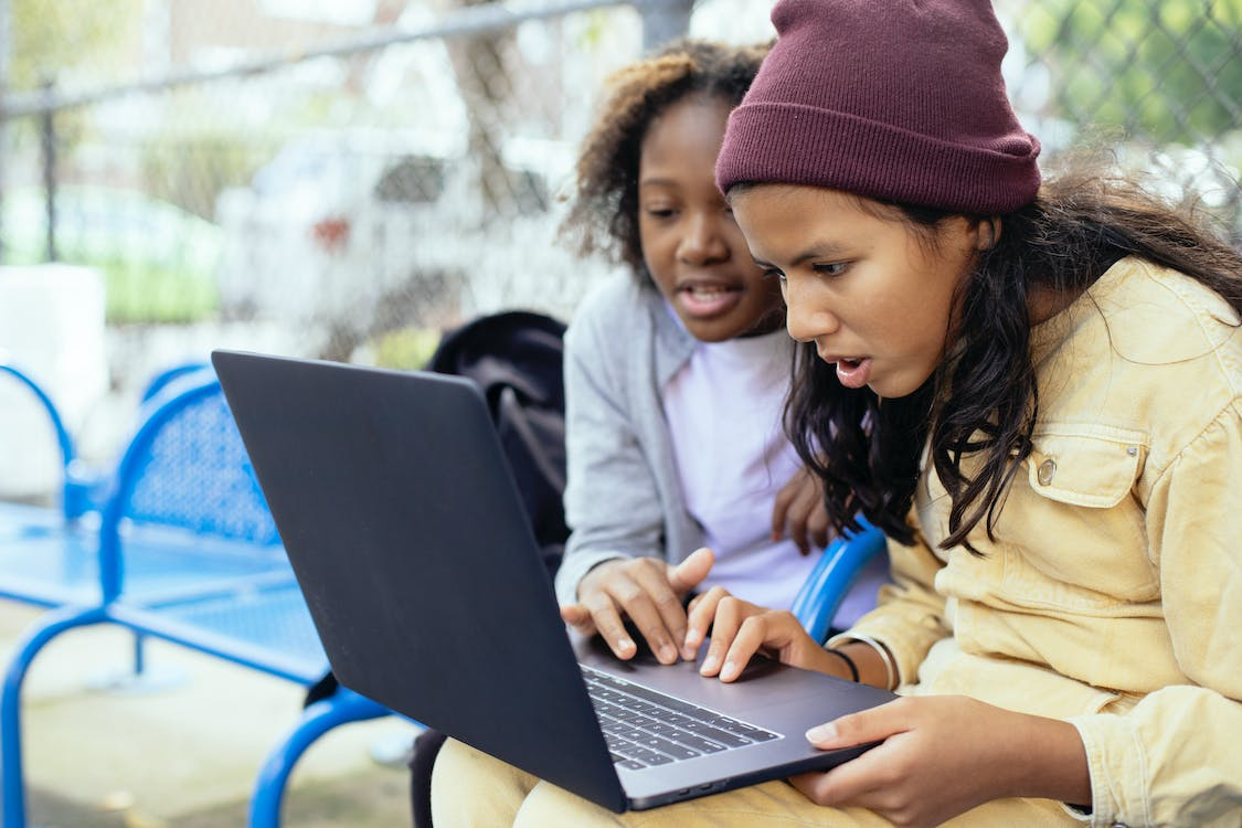 Two girls learning how to unlock Netflix using VPN for free